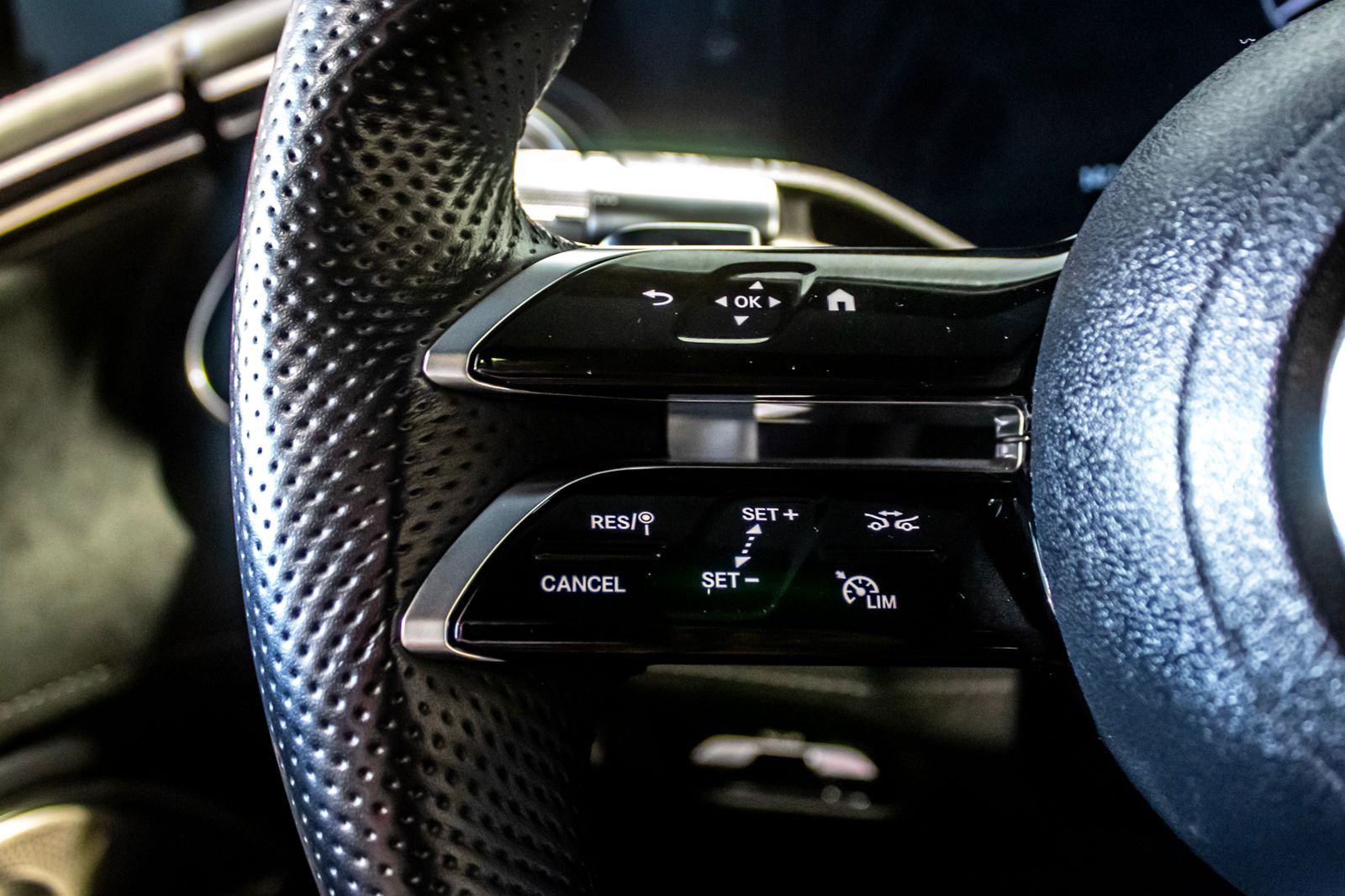 MERCEDES EQS